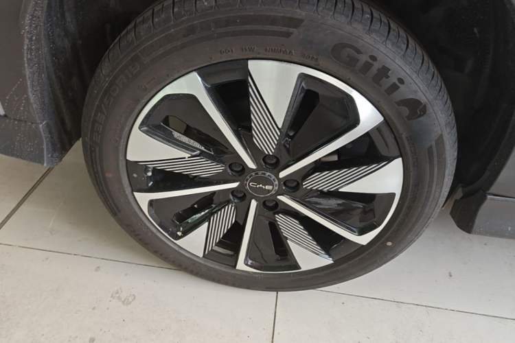 Used BYD Song PLUS New Energy 2025 DM-i 112KM Prestige Model Right Rear Wheel Hub