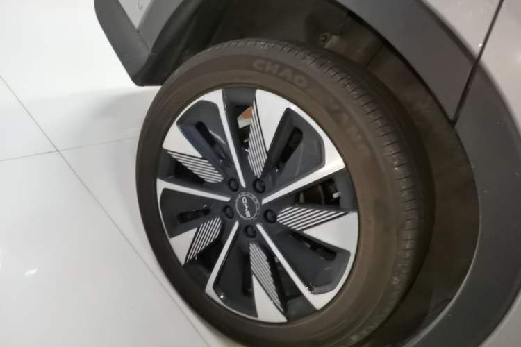 Used BYD Song PLUS New Energy 2025 DM-i Smart Drive 112KM Prestige Model Right Rear Wheel Hub