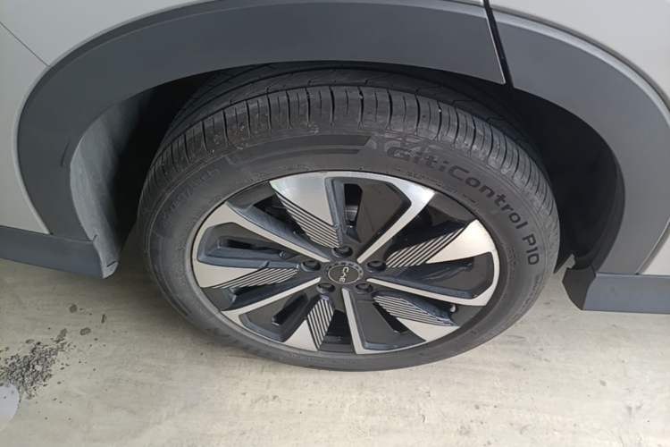 Used BYD Song PLUS New Energy 2025 DM-i 160KM Flagship Model Right Rear Wheel Hub