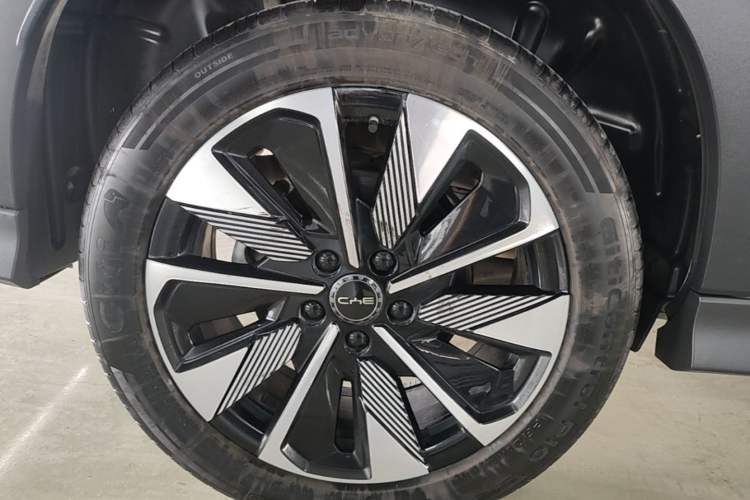 Used BYD Song PLUS New Energy 2025 DM-i 160KM Flagship PLUS Right Rear Wheel Hub