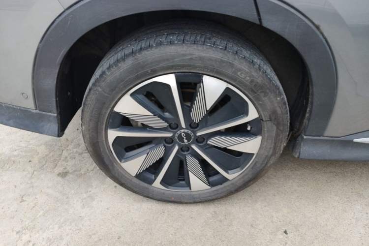 Used BYD Song PLUS New Energy 2025 EV with 605 km Range – Flagship Version Right Rear Wheel Hub