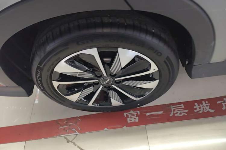 Used BYD Song PLUS New Energy 2025 DM-i Intelligent Driving 160KM Flagship Model Right Rear Wheel Hub