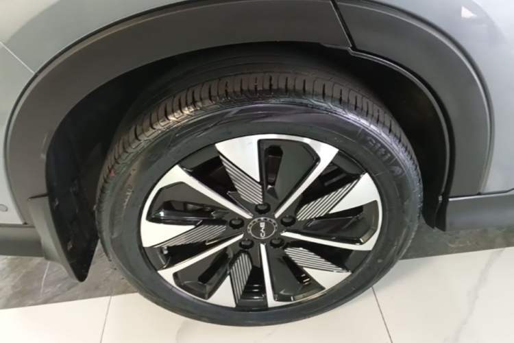 Used BYD Song PLUS New Energy 2025 EV Intelligent Driving Version 520km Premium Model Right Rear Wheel Hub