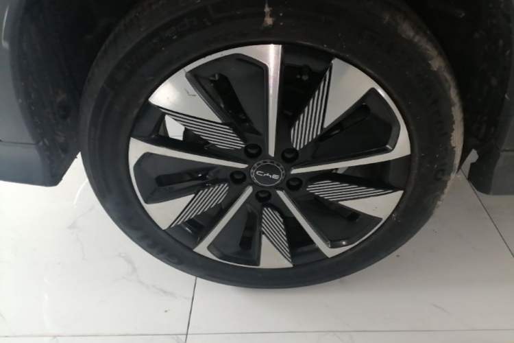 Used BYD Song PLUS New Energy 2025 DM-i 112KM Prestige Model Right Rear Wheel Hub