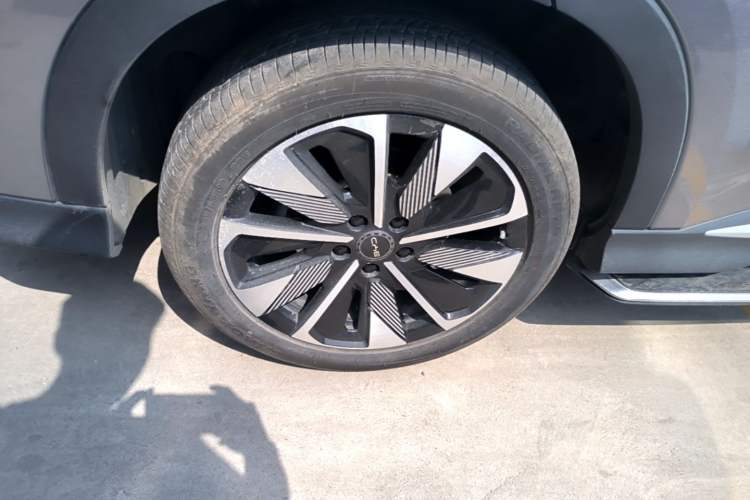 Used BYD Song PLUS New Energy 2025 DM-i 75KM Luxury Model Right Rear Wheel Hub