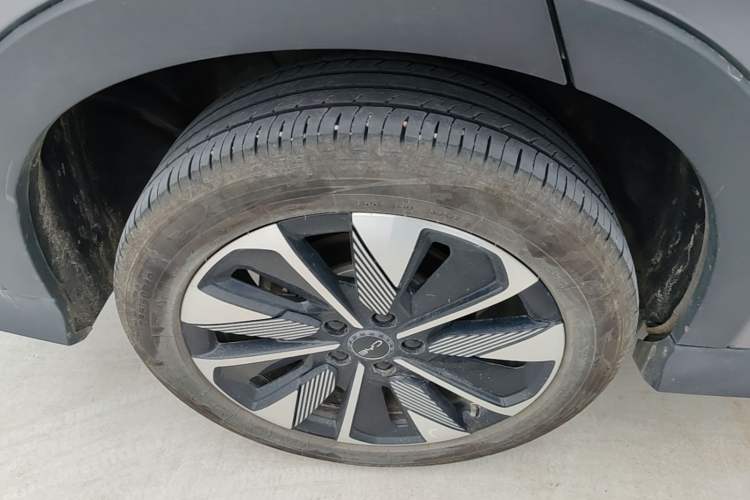 Used BYD Song PLUS New Energy 2025 EV Intelligent Driving Version 520km Premium Model Right Rear Wheel Hub