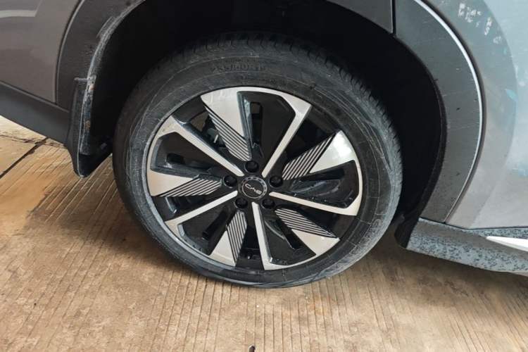 Used BYD Song PLUS New Energy 2025 EV 520km Premium Version Right Rear Wheel Hub