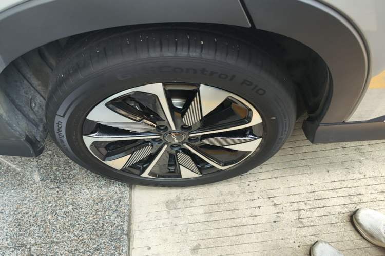 Used BYD Song PLUS New Energy 2025 DM-i 160KM Flagship PLUS Right Rear Wheel Hub