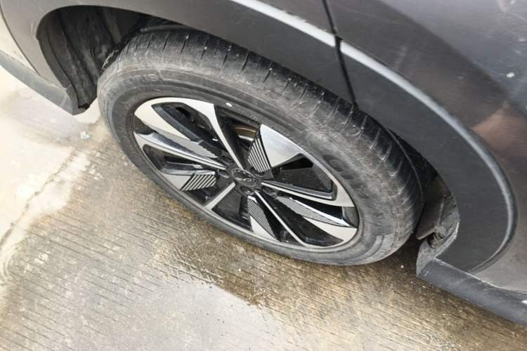 Used BYD Song PLUS New Energy 2025 DM-i Intelligent Driving 160KM Flagship Model Right Rear Wheel Hub