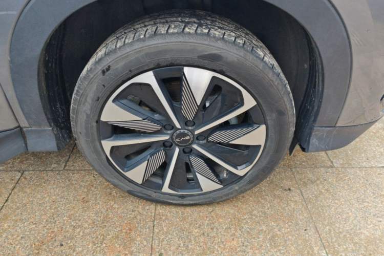 Used BYD Song PLUS New Energy 2025 DM-i 112KM Prestige Model Right Rear Wheel Hub