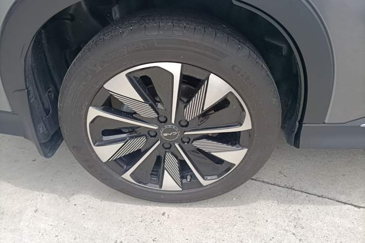 Used BYD Song PLUS New Energy 2025 DM-i 112KM Prestige Model Right Rear Wheel Hub