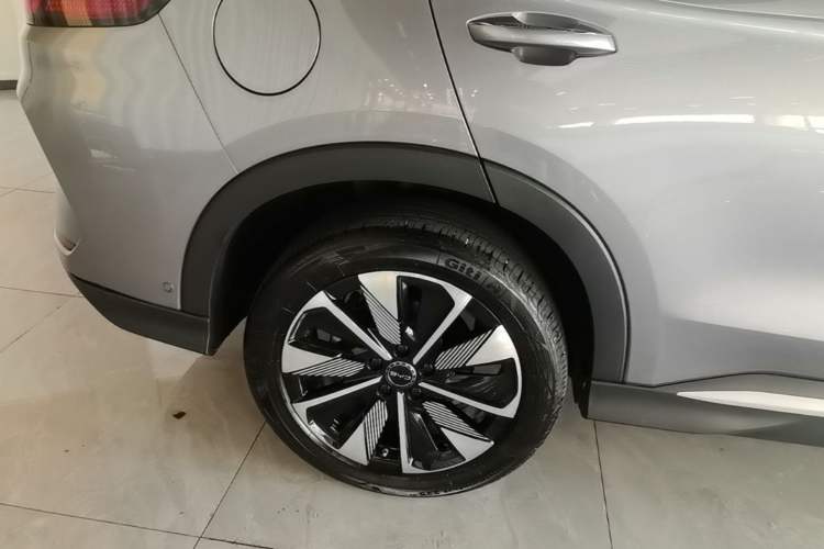 Used BYD Song PLUS New Energy 2025 EV Intelligent Driving Edition 520km Luxury Model Right Rear Wheel Hub