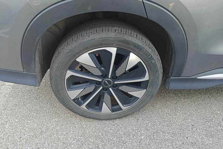 Used BYD Song PLUS New Energy 2025 EV 520km Premium Version Right Rear Wheel Hub