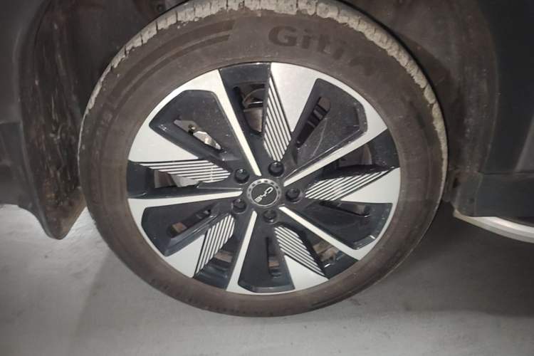 Used BYD Song PLUS New Energy 2025 DM-i 160KM Flagship PLUS Right Rear Wheel Hub