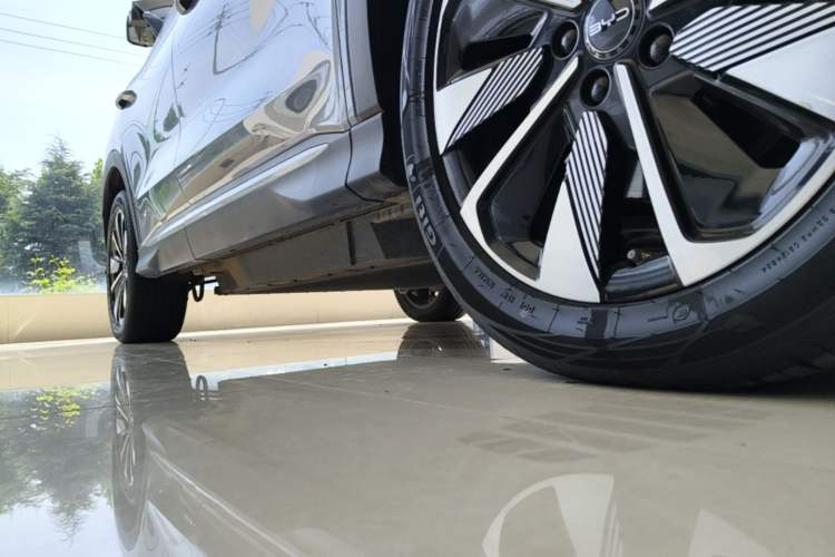 Used BYD Song PLUS New Energy 2025 EV Intelligent Driving Version 520km Premium Model Right Side Sill