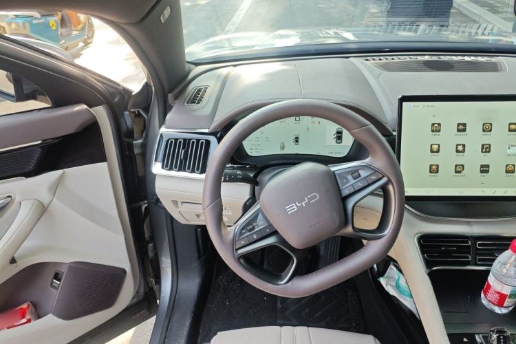 Used BYD Song PLUS New Energy 2025 DM-i Smart Drive 112KM Prestige Model Steering Wheel