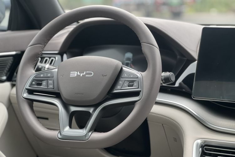 Used BYD Song PLUS New Energy 2025 DM-i 112KM Prestige Model Steering Wheel