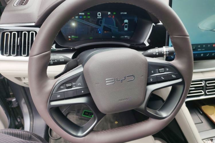 Used BYD Song PLUS New Energy 2025 DM-i Intelligent Driving 160KM Flagship Model Steering Wheel