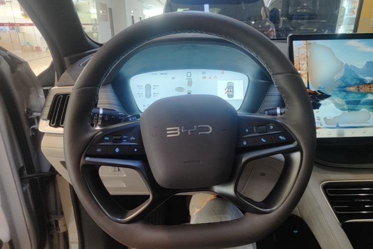 Used BYD Song PLUS New Energy 2025 DM-i Intelligent Driving 160KM Flagship Model Steering Wheel