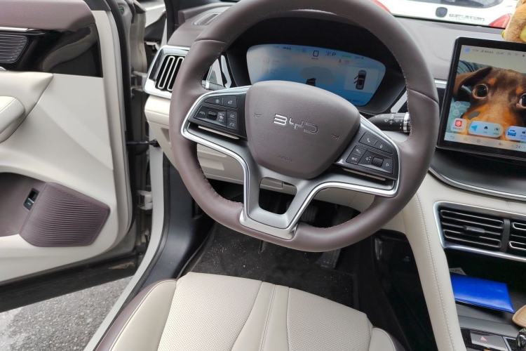 Used BYD Song PLUS New Energy 2025 EV 520km Premium Version Steering Wheel