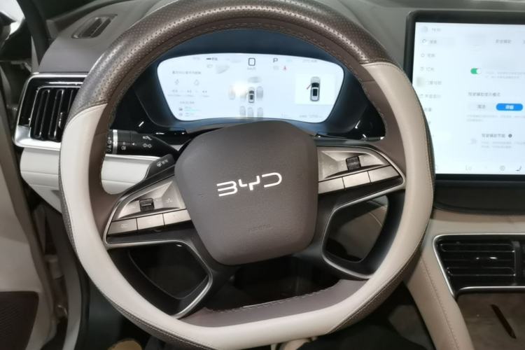 Used BYD Song PLUS New Energy 2025 DM-i Smart Drive 112KM Prestige Model Steering Wheel