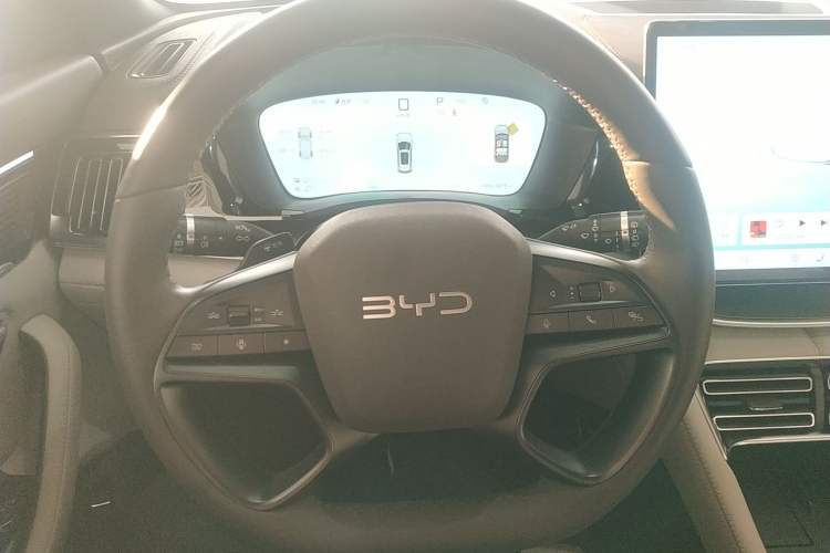 Used BYD Song PLUS New Energy 2025 DM-i Smart Drive 112KM Prestige Model Steering Wheel