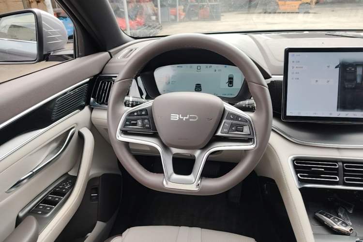 Used BYD Song PLUS New Energy 2025 DM-i 112KM Prestige Model Steering Wheel