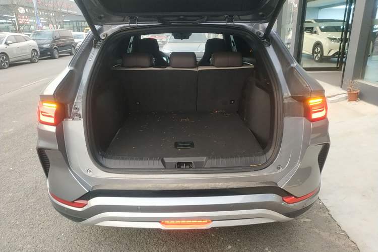 Used BYD Song PLUS New Energy 2025 DM-i Smart Drive 112KM Prestige Model Trunk