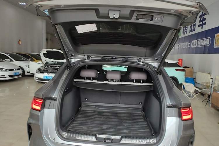 Used BYD Song PLUS New Energy 2025 DM-i 112KM Prestige Model Trunk