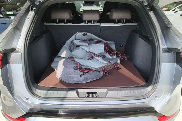 Used BYD Song PLUS New Energy 2025 EV Intelligent Driving Version 520km Premium Model Trunk