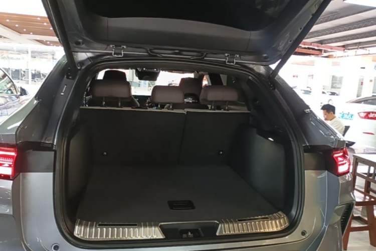 Used BYD Song PLUS New Energy 2025 EV Intelligent Driving Version 520km Premium Model Trunk