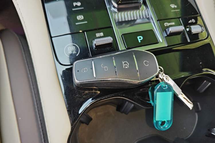 Used BYD Song PLUS New Energy 2025 EV Intelligent Driving Edition 520km Luxury Model Vehicle Key