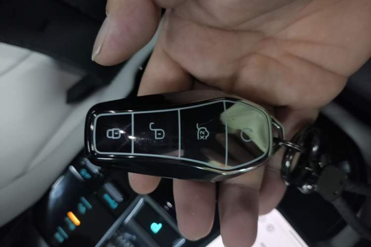 Used BYD Song PLUS New Energy 2025 EV Intelligent Driving Edition 520km Luxury Model Vehicle Key