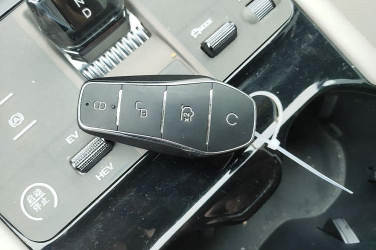 Used BYD Song PLUS New Energy 2025 DM-i 112KM Prestige Model Vehicle Key