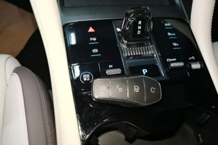 Used BYD Song PLUS New Energy 2025 DM-i Smart Drive 112KM Prestige Model Vehicle Key