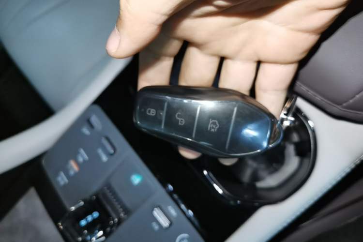 Used BYD Song PLUS New Energy 2025 DM-i Smart Drive 112KM Prestige Model Vehicle Key