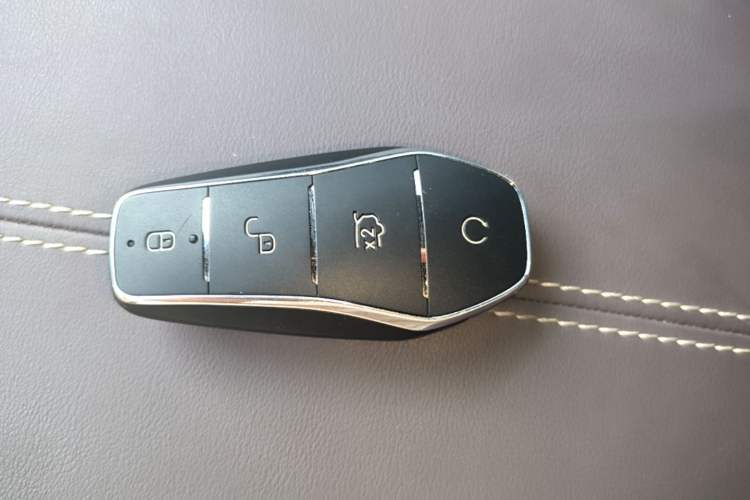 Used BYD Song PLUS New Energy 2025 DM-i 75KM Luxury Model Vehicle Key