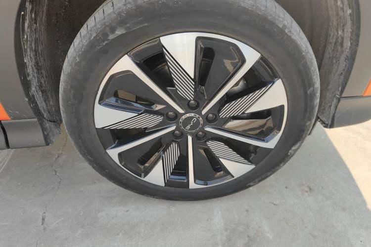 Used BYD Song PLUS New Energy 2025 DM-i 160KM Flagship Model Right Front Wheel Hub