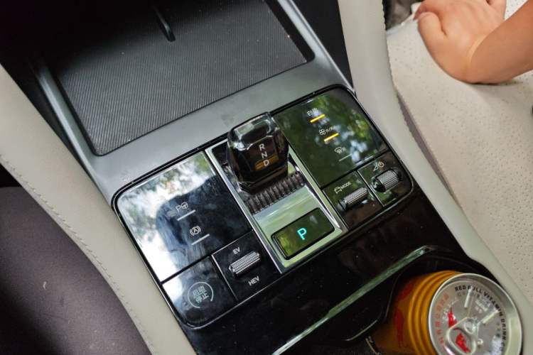 Used BYD Song PLUS New Energy 2025 DM-i Intelligent Driving 112KM Prestige Model Gear Lever