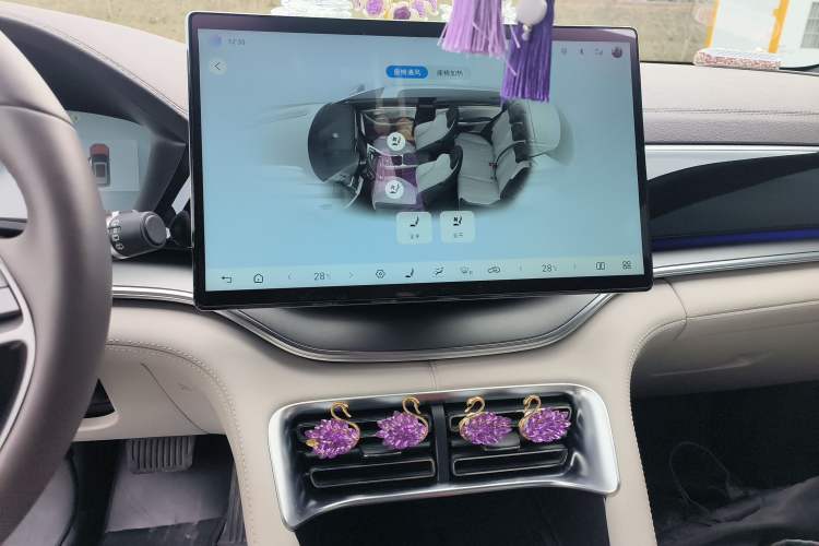 Used BYD Song PLUS New Energy 2025 DM-i Smart Drive 112KM Prestige Model Audio And AC Panel