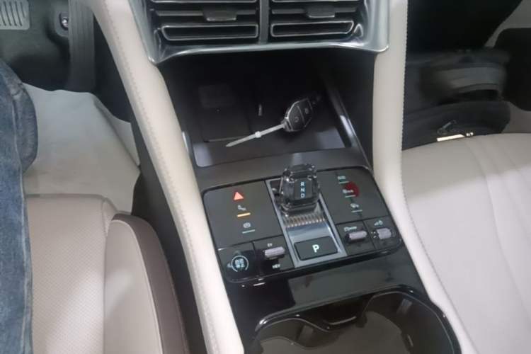 Used BYD Song PLUS New Energy 2025 DM-i 160KM Flagship Model Gear Lever
