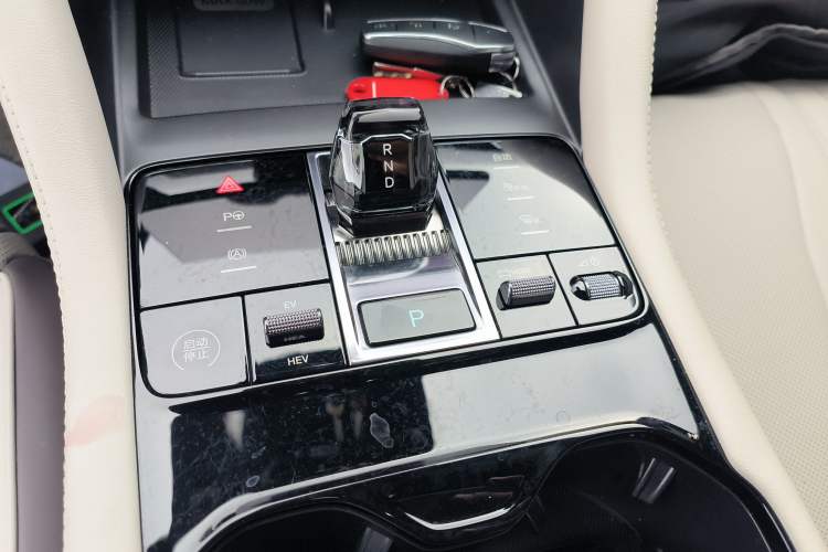 Used BYD Song PLUS New Energy 2025 DM-i Smart Drive 112KM Prestige Model Gear Lever