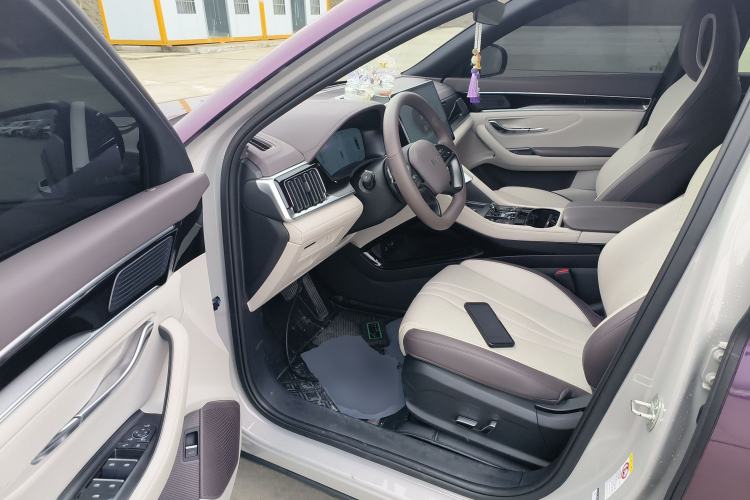 Used BYD Song PLUS New Energy 2025 DM-i Smart Drive 112KM Prestige Model Interior 3
