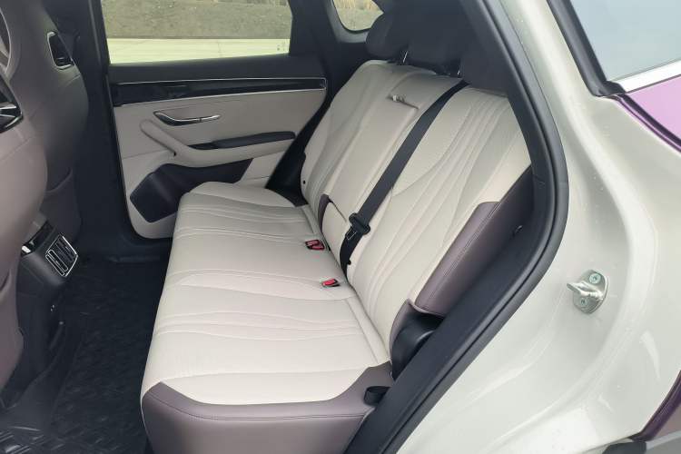 Used BYD Song PLUS New Energy 2025 DM-i Smart Drive 112KM Prestige Model Interior 4
