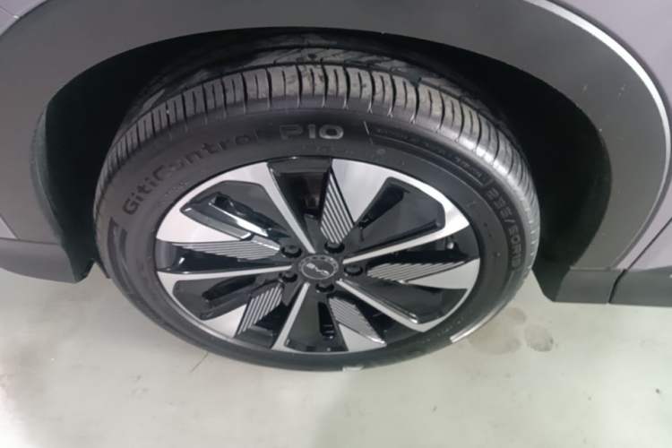 Used BYD Song PLUS New Energy 2025 DM-i 160KM Flagship Model Left Front Wheel Hub