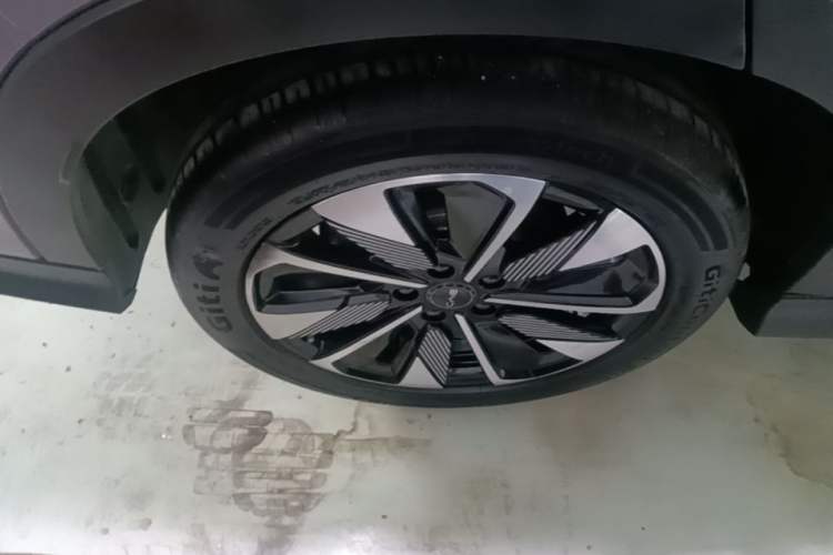 Used BYD Song PLUS New Energy 2025 DM-i 160KM Flagship Model Right Rear Wheel Hub