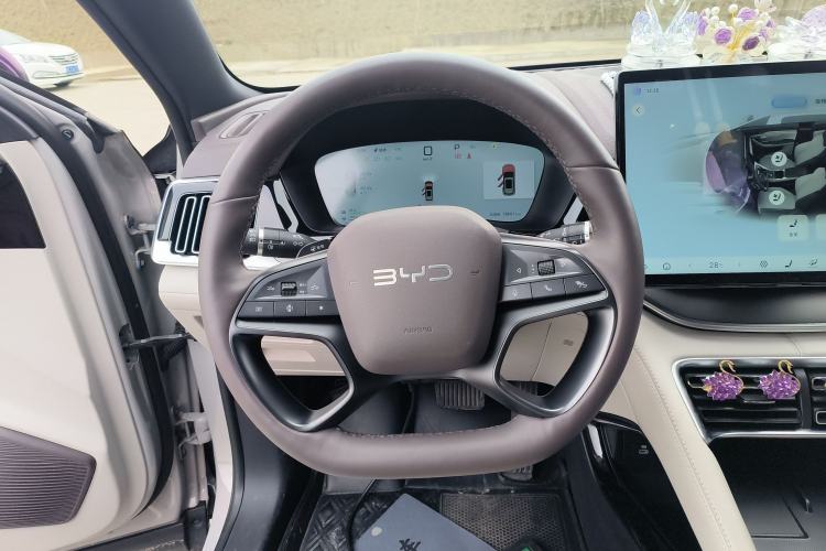 Used BYD Song PLUS New Energy 2025 DM-i Smart Drive 112KM Prestige Model Steering Wheel