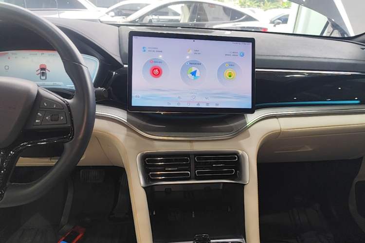Used BYD Song PLUS New Energy 2025 EV Smart Drive Edition 605km Flagship Model Audio And AC Panel