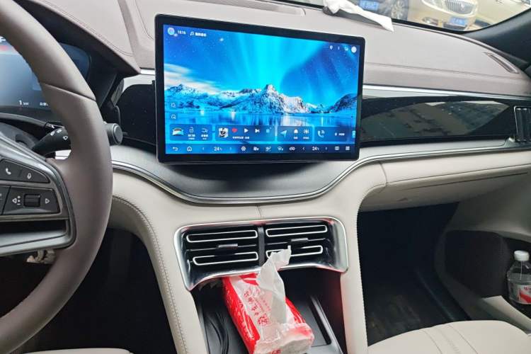 Used BYD Song PLUS New Energy 2025 DM-i 112KM Prestige Model Audio And AC Panel
