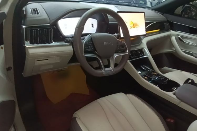 Used BYD Song PLUS New Energy 2025 DM-i 112KM Prestige Model Center Console